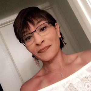 Meet your Posher, Crystal